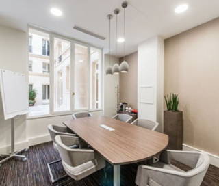 Bureau privé 16 m² 4 postes Coworking Rue du Faubourg Saint-Honoré Paris 75008 - photo 1